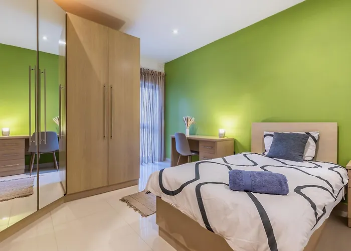 Modern And Spacious Seaview