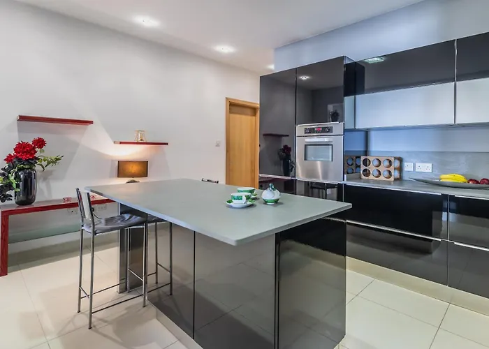 Modern And Spacious Seaview St. Paul's Bay